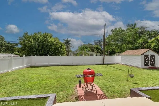 3196 Connecticut Ave, Naples, Florida 34112