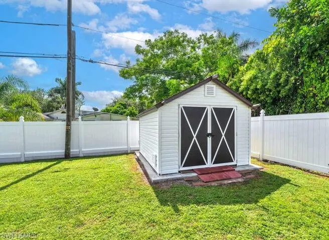 3196 Connecticut Ave, Naples, Florida 34112