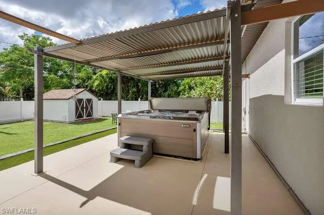 3196 Connecticut Ave, Naples, Florida 34112