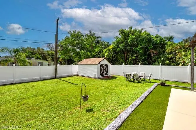 3196 Connecticut Ave, Naples, Florida 34112