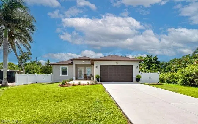 3196 Connecticut Ave, Naples, Florida 34112