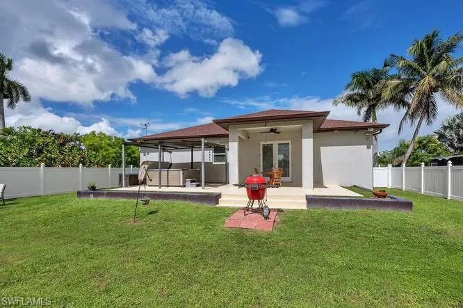 3196 Connecticut Ave, Naples, Florida 34112