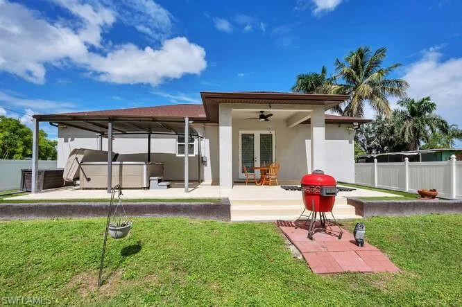 3196 Connecticut Ave, Naples, Florida 34112