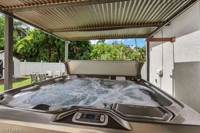 3196 Connecticut Ave, Naples, Florida 34112