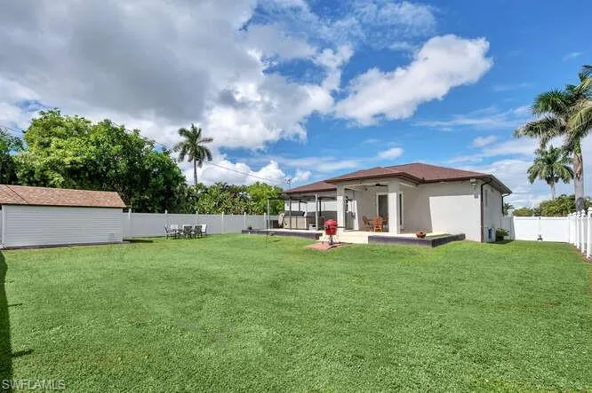 3196 Connecticut Ave, Naples, Florida 34112