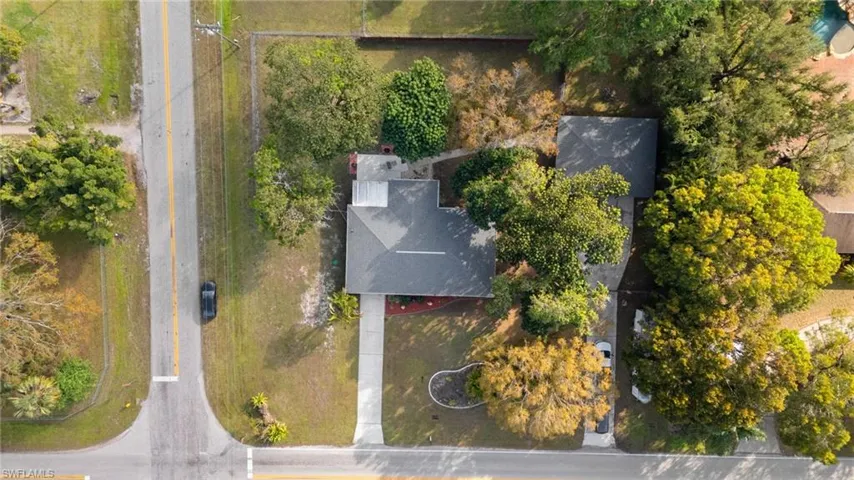 Birds eye view of property