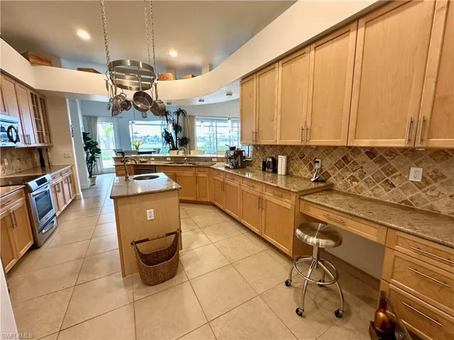 5593 Whispering Willow Way, Fort Myers, Florida 33908