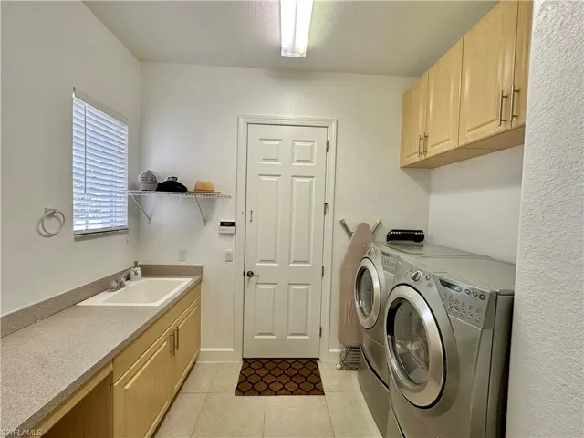 5593 Whispering Willow Way, Fort Myers, Florida 33908