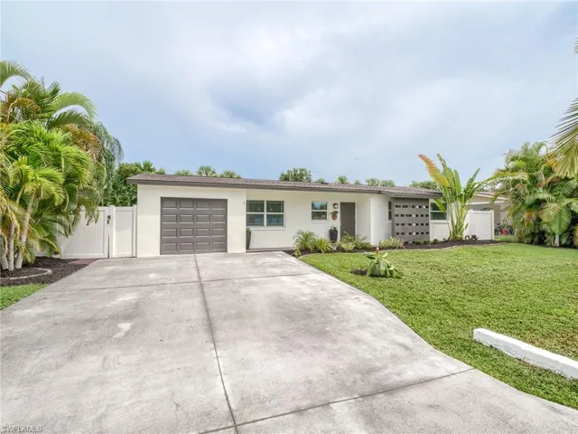849  Lake McGregor  DR, Fort Myers, FL 33919