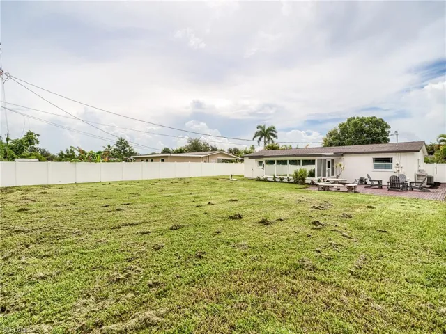 849  Lake McGregor  DR, Fort Myers, FL 33919