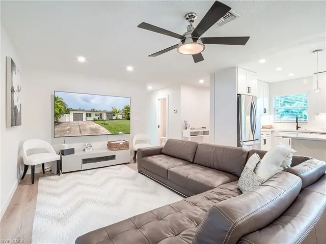 849  Lake McGregor  DR, Fort Myers, FL 33919
