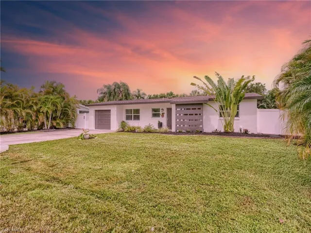 849  Lake McGregor  DR, Fort Myers, FL 33919