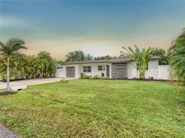 849  Lake McGregor  DR, Fort Myers, FL 33919