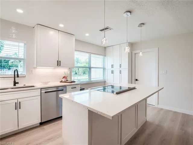 849  Lake McGregor  DR, Fort Myers, FL 33919