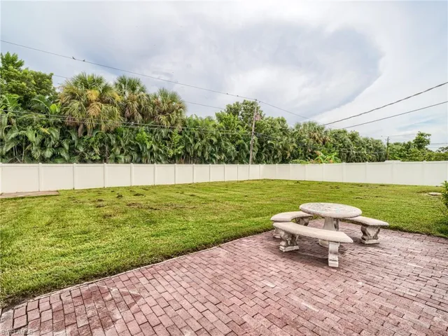 849  Lake McGregor  DR, Fort Myers, FL 33919