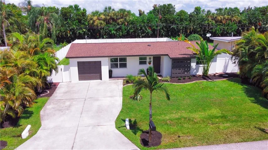 849  Lake McGregor  DR, Fort Myers, FL 33919