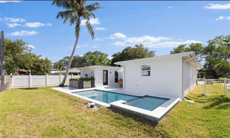 1175 9th Ave N, Naples, Florida 34102