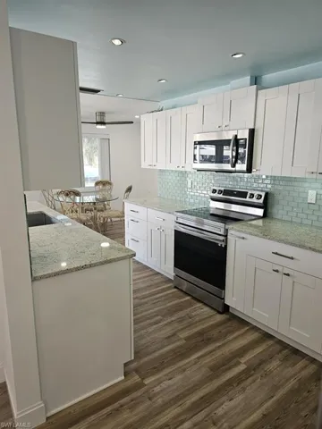 EAT-IN KITCHEN