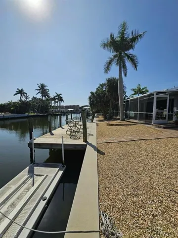 FLOATING JET SKI DOCK