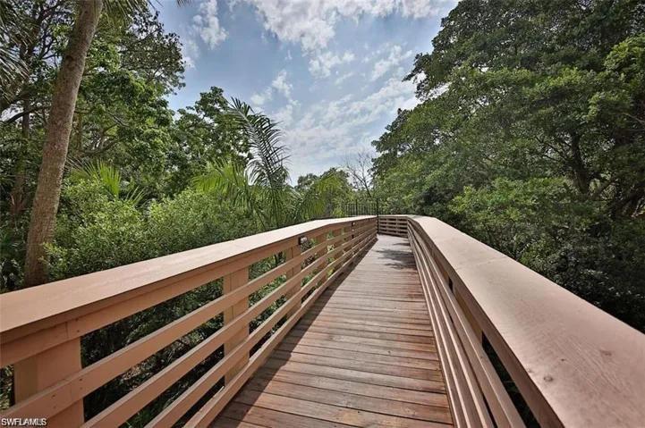 400  L Ambiance  CIR, Naples, FL 34108