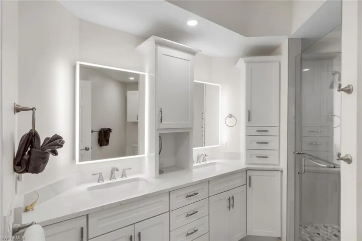 400  L Ambiance  CIR, Naples, FL 34108