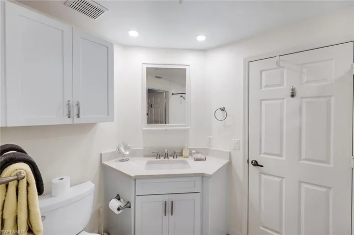 400  L Ambiance  CIR, Naples, FL 34108