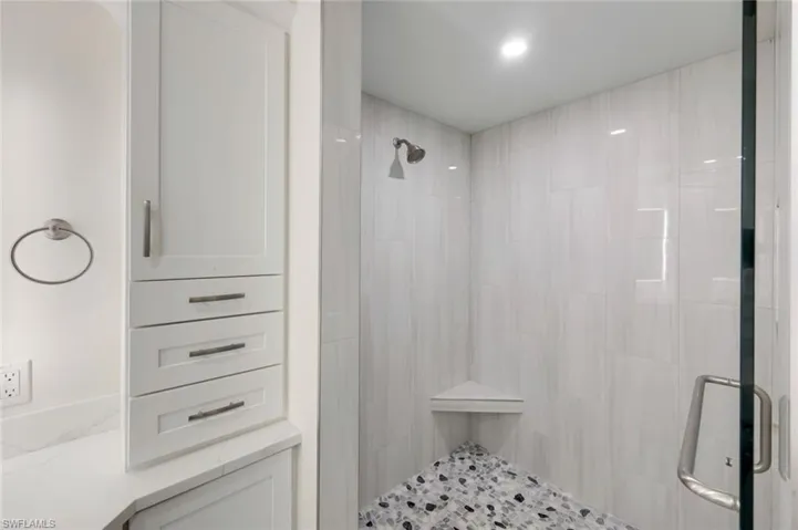 400  L Ambiance  CIR, Naples, FL 34108