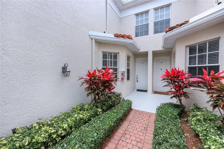 400  L Ambiance  CIR, Naples, FL 34108