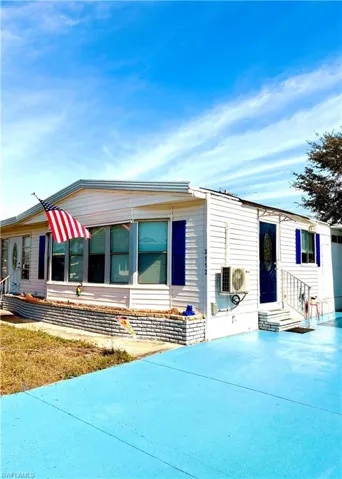 Manufactured / mobile home featuring entry steps