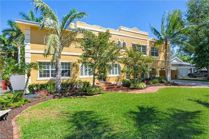 Mediterranean / spanish house with a front lawn