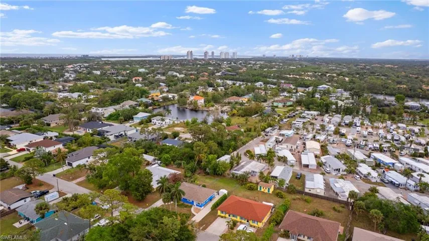 Birds eye view of property