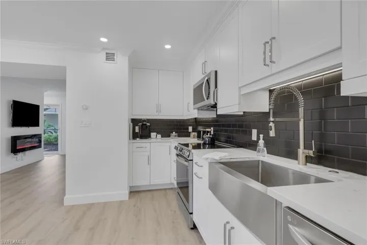 788 Park Shore Dr E14, Naples, Florida 34103