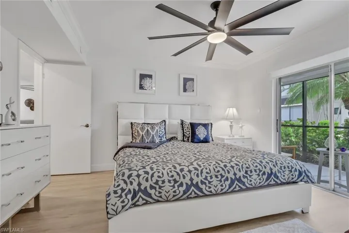 788 Park Shore Dr E14, Naples, Florida 34103