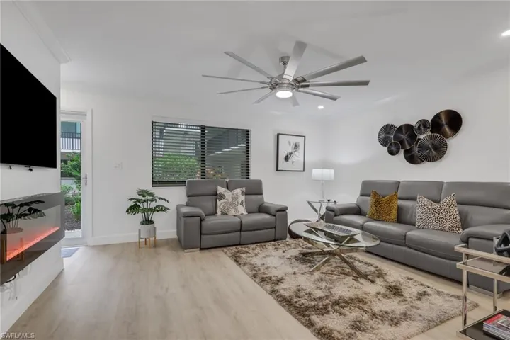 788 Park Shore Dr E14, Naples, Florida 34103