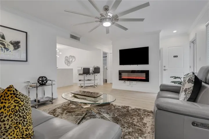 788 Park Shore Dr E14, Naples, Florida 34103
