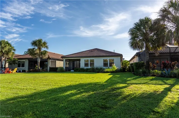 Large lawn. No maintenance!