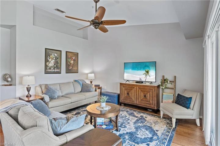 2865 Cypress Trace CIR # 202, NAPLES FL 34119