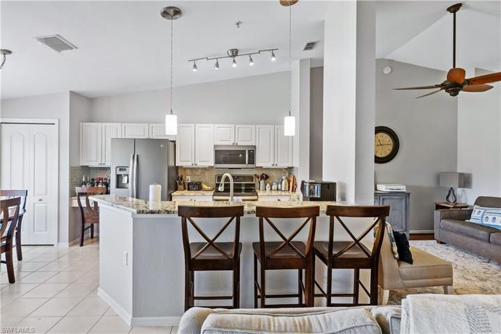 2865 Cypress Trace CIR # 202, NAPLES FL 34119