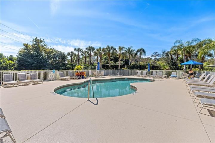 2865 Cypress Trace CIR # 202, NAPLES FL 34119