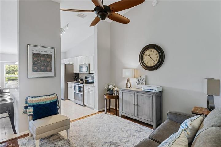 2865 Cypress Trace CIR # 202, NAPLES FL 34119