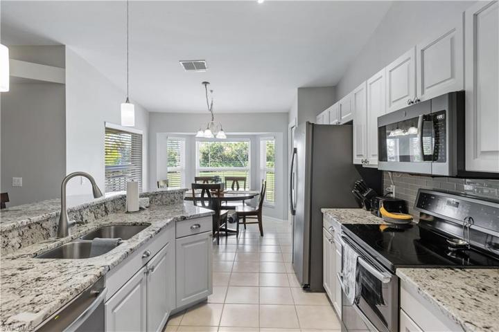 2865 Cypress Trace CIR # 202, NAPLES FL 34119