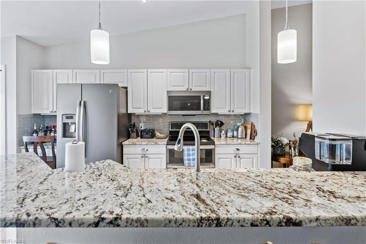 2865 Cypress Trace CIR # 202, NAPLES FL 34119