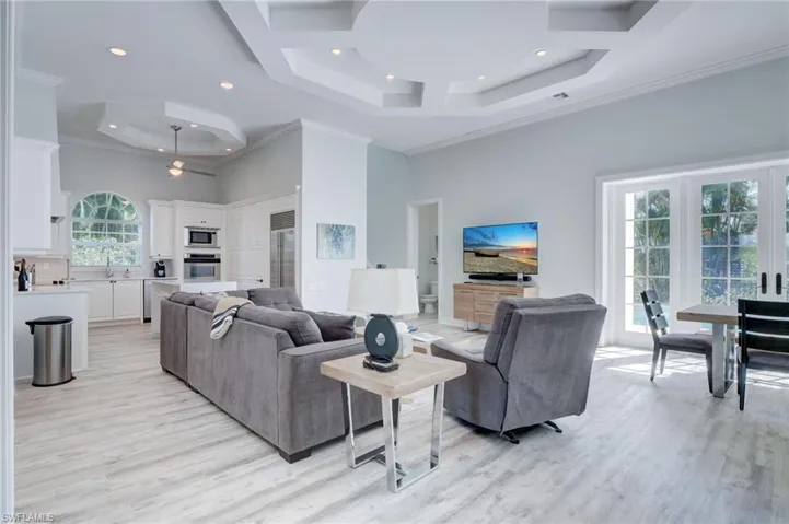 586 S Golf  DR, Naples, FL 34102