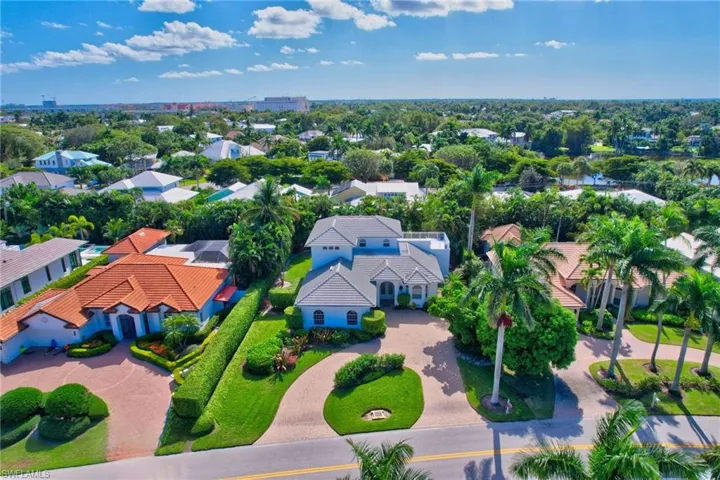 Birds eye view of property