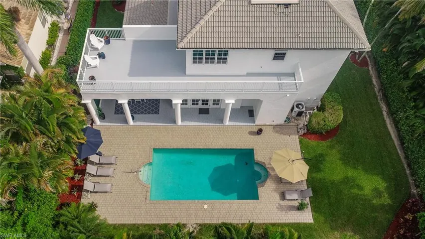 586 S Golf  DR, Naples, FL 34102