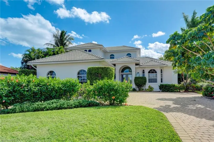 586 S Golf  DR, Naples, FL 34102