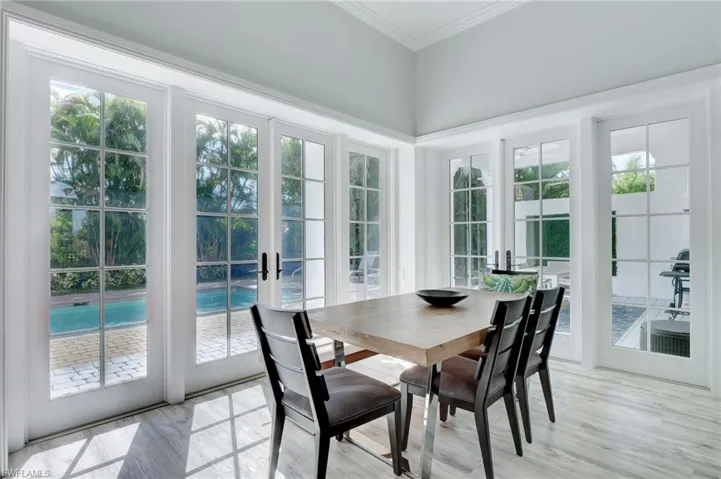 586 S Golf  DR, Naples, FL 34102