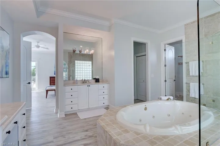 586 S Golf  DR, Naples, FL 34102