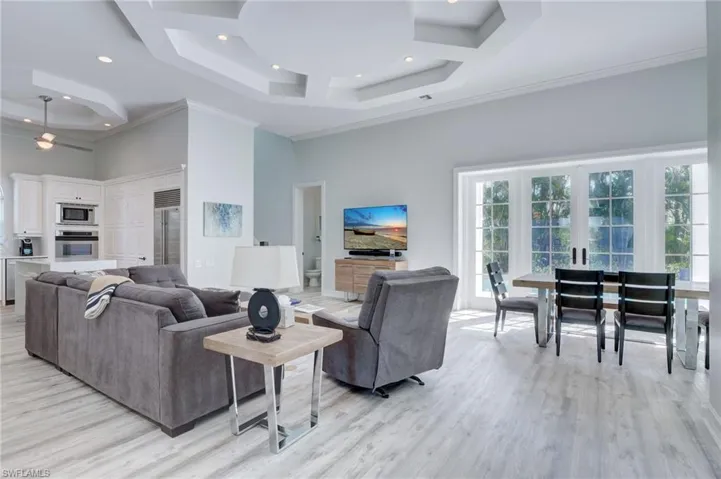 586 S Golf  DR, Naples, FL 34102
