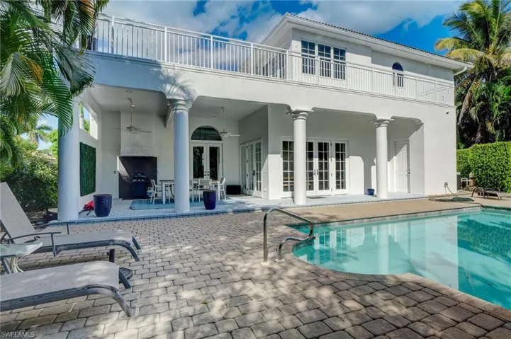 586 S Golf  DR, Naples, FL 34102
